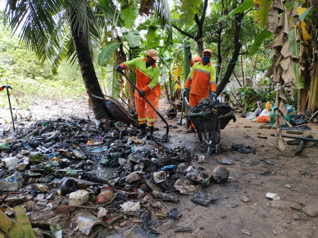 Resíduos descartados de forma irregular acabam indo parar em córregos da cidade. Foto: Ascom Sudes